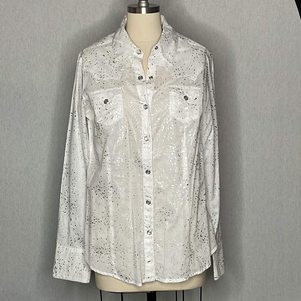 NWOT, women’s Roper Wear the west. 
Western Shirt., Size L